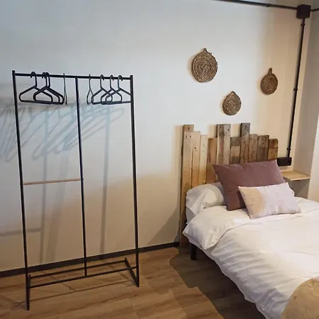 Hostel Hr *