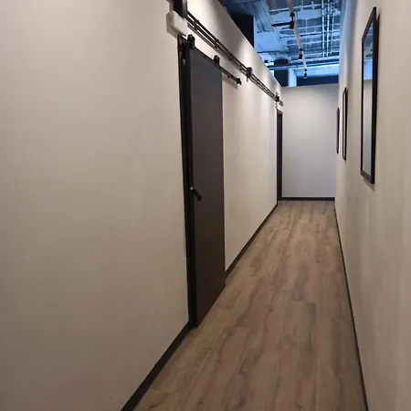 Hostel Hr *